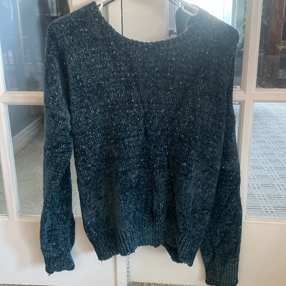 Green sweater with twist open back